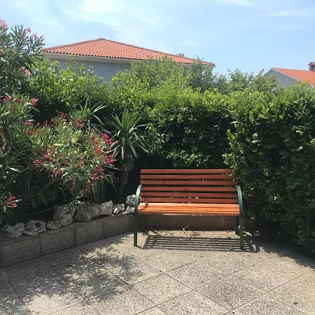 House Dragica شقة