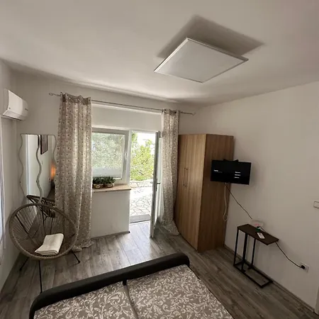 House Dragica شقة